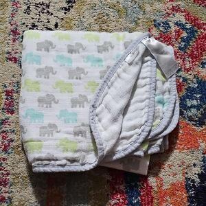 🧜🏼‍♀️3 for $15 listing! 🧜🏼‍♀️3-LAYER MUSLIN BLANKET SWADDLE Dreamy Elephants